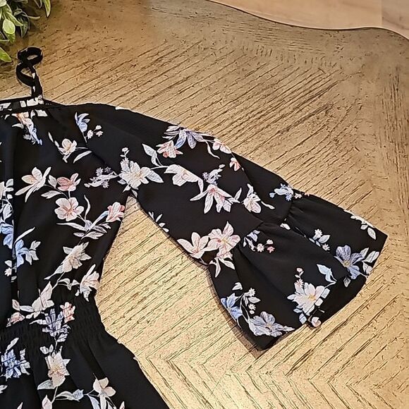 Floral bell sleeve open shoulder dress size S - Picture 5 of 11